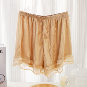 กางเกงขาสั้นผ้าซาตินลูกไม้ขอบลูกไม้สำหรับผู้หญิงไซส์ใหญ่ในช่วงฤดูร้อน ผ้าบาง ระบายอากาศได้ดี กางเกงขายาวสามส่วนสำหรับใส่ในบ้าน