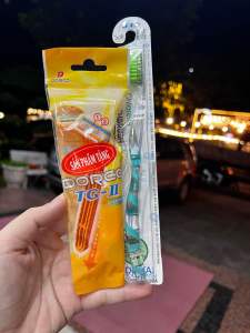 BÀN CHẢI BIS + CẠO RÂU