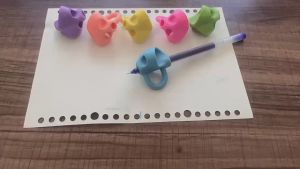 [แพ็ก 6 ชิ้น](ส่งเร็วจากไทย) ปลอกใส่ดินสอ ปลอกดินสอ ปลอกปากกา ปลอกกันเจ็บนิ้ว เขียนหนังสือ ปลอกถนอมนิ้ว ปลอกถนอมนิ้วมือ ที่หัดจับดินสอ ฝึกจับดินสอ อุปกรณ์หัดเขียนดินสอ ฝึกเขียนดินสอ ที่จับดินสอ หัดจับดินสอ สำหรับเด็ก เด็กอนุบาล ดินสอ ปากกา