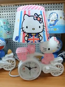 โคมไฟและนาฬิกาปลูก รุ่นม่อน คิตตี้ อ่านเขียน น่าใช้งานมาก 1950