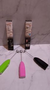 MR Mini Mixer Hand Mixer Portable Pengocok Telur Pengaduk Telor Pengocok Minuman Kopi Susu Elektrik Hand Kitchen Pengaduk Kopi Electrik Milk Frother Mixer Kopi Mixer Coffee - Warna Acak ( BELI1 GRATIS 1 )