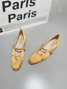 Elegant Low Heel Mary Jane Shoes for Women in Traditional Chinese Style Fashionable Flat Buckle Strap Silk Slip-On Shoes