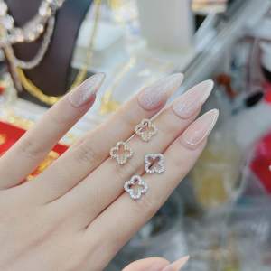 Bông tai 4 lá rỗng mini đính đá cz nhân tạo siêu sáng Kami trang sức sỉ (B4LM)