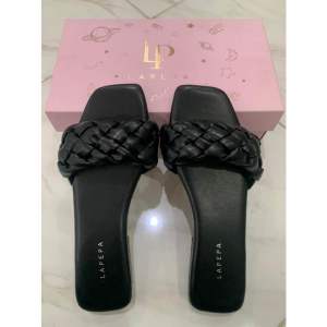 Lapepa ALEEA Sandal Selop Wanita Model Kepang Kekinian Sendal Flat Santai Kasual