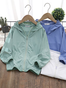 เสื้อกันแดดสำหรับเด็กแบบใหม่เสื้อผิวหนังบางเบาระบายอากาศได้ดีเสื้อตัวนอกกันยุงสำหรับฤดูร้อนเสื้อมีฮู้ดแบบลำลองยอดนิยมสำหรับเด็กชายและเด็กหญิง