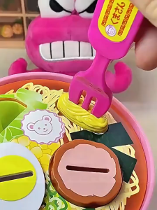 แกล้งเล่นของเล่นป้อนอาหารพุดดิ้งเยลลี่ของเล่นแบบโต้ตอบสําหรับของขวัญเด็ก