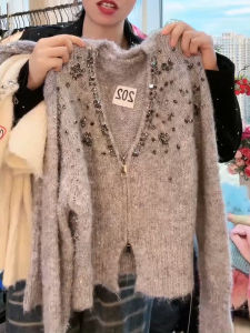 Autumn 2024 Heavy Work Design Diamond Embedded V-Neck Knitted Sweater Cardigan Elegant Versatile Small Fragrance Style Top
