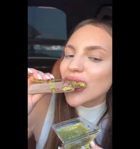 Internet-Famous Dubai Chocolate 40g/Natural And Harmless Pure Chocolate Dessert Crispy Pistachio Jam Chocolate Low-Sugar Pistachio Chocolate Filling Chocolate Dubai Sale Crispy 迪拜开心果巧克力