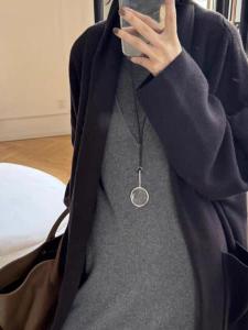 Luxurious Long Lens Pendant Necklace: A Women's Blogger Favorite