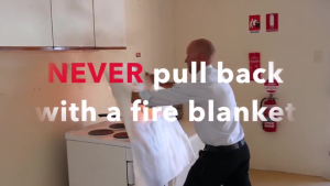 1m x 1m / 1.2m x 1.2m / 1.2m x 1.8m / 1.5m x 1.5m / 2m x 2m Fiberglass Fire Blanket Fire Safety Blanket