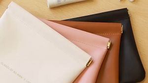 Pouch Serbaguna Wanita - Penyimpanan Kabel Data Earphone USB Lipstik Pembalut Tas Mini Portabel