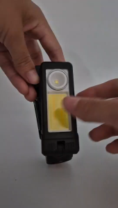 ไฟฉาย5301 สามารถใส่คาดหัวได้ มีแม่เหล็กไว้ยึดสิ่งต่างๆได้ ทุกกล่องมีสายชาร์จและสายคาดศรีษะแถมให้