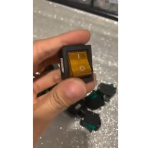 4 ตัว สวิตช์ไฟ 12V 20A DC สวิตช์เปิด-ปิด สวิตช์ไฟ 12V 20A DC 4ขา มีไฟ สีเขียว สีเหลือง ราคา 1 ตัว สวิตช์เครื่องเสียง สวิตช์รถยนต์ มีเก็บปลายทาง