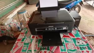 ปริ้นเตอร์ EPSON L210 + INK TANK ของมือ 2 สภาพเครื่อง 95 % หัวพิมพ์ใช้งานได้ 100% ทางร้านรับประกัน