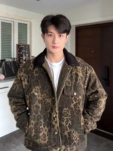 เสื้อแจ็คเก็ตกันหนาว ผู้ชาย ลายเสือ คอปก บุขนแกะเทียมสีเขียวด้านใน ได้ลุคสไตล์เกาหลีเท่ๆซิปกลางเสื้อ