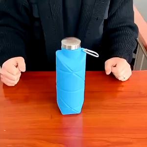 700ml Foldable Silicone Water Bottle Portable Outdoor Sports Collapsible Water Cup With Steel Lid Leak-Proof Lightweight