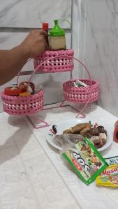 Keranjang Bumbu Dapur 3 Susun Kincir Rotan Sintetis Rangka Besi Anyaman Motif Ketupat Rak Bawang