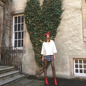 Quần Tất Với Họa Tiết Chấm Bi Tròn Cực Kỳ Quyến Rũ Là Sự Lựa Chọn Hàng Đầu Cho Chị Em Khi Phối Đồ Để Đi Chơi Hay Hẹn Hò