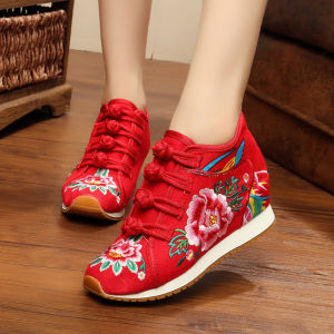 Beijing Old Style Embroidered Dance Shoes with Slope Heel And Cow Tendon Bottom for Travel And Leisure Ethnic Fashion