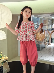 🌸 ชุดเซ็ทเด็กหญิงน่ารัก 2025 ใหม่! คอปกสี่เหลี่ยมลายดอก + กางเกงขายาวสีพื้น ซัมเมอร์ 🌺