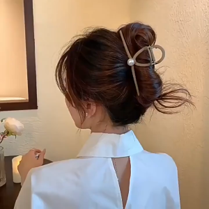 Pearl Hair Clip Large Hair Claw Metal 金属交叉珍珠抓夹鲨鱼夹 Klip Rambut Mutiara Silang Logam Korean Elegant Women Shark Grab Hair Accessories