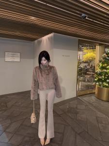 Eco-Friendly Stand Collar Short Fur Jacket Womens Slimming Stylish Winter Coat Artificial Mink Fur Long Sleeve Korean Style