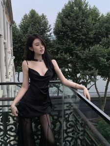 ชุดเซ็ตเสื้อกล้ามสายเดี่ยวสีดำสาวแซ่บดูแพงเสื้อกางเกงฤดูร้อนผู้หญิงกางเกงขากว้างผ้าตาข่ายเซ็ต2ชิ้น