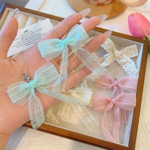 หัวรัดเชือกรองเท้าโบว์ลูกไม้2ชิ้นอุปกรณ์ประดับตกแต่งพวงกุญแจรูปโบว์ Y2K แฟชั่นสไตล์แบบเกาหลีตะขอก้ามปูทำจากโลหะ