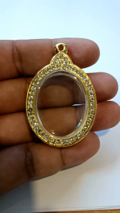 Y107 กรอบพระ 24K ทรงรูปไข่ กรอบทอง ล้อมเพชร หน้าทอง กรอบทองอิตาลี งานคุณภาพดี ไม่ลอกไม่ดำ แบบทรงหัวเต่าหน้าทอง