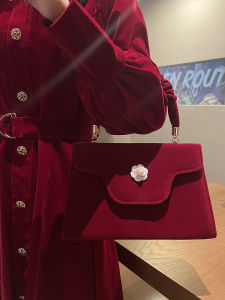 Red Velvet Wedding Handbag for Women Engagement Celebration British Style Hard Shell Lock Buckle Closure Square Bag Pure Color