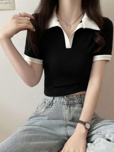 เสื้อยืดคอโปโลคอวีแขนสั้นสำหรับผู้หญิง ทรงสลิมฟิต ทรงเข้ารูป ดีไซน์เก๋ไก๋ ลำลอง ใส่ไปทำงาน ฤดูใบไม้ผลิ 2025