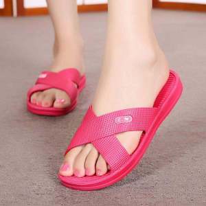 รองเท้าแตะแบบสวมสำหรับผู้ชายและผู้หญิงในช่วงฤดูร้อน พื้นแบน ทรงคลาสสิก สวมใส่สบาย ดีไซน์เก๋ไก๋ รองเท้าแตะในบ้าน รองเท้าแตะกลางแจ้ง รองเท้าแตะในห้องน้ำ