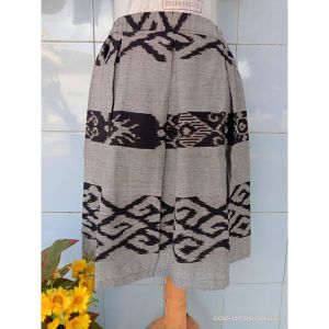 Rok tenun pendek shafia model payung