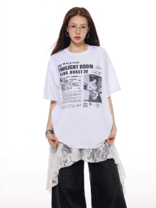 T-Shirt Wanita Putih Lengan Pendek - Motif Poster & Huruf Katun Tipis Bernapas 2025 Desain Oversize Slim Fit Gaya Korea Baju Kasual Nyaman Kerah Bulat Premium Manis dan keren Gaya jalanan Tops Ukuran besar Womens Clothing Gadis manis pedas