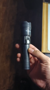 Đèn Pin Smilling Shark SD-5242 – Bóng P50 Siêu Sáng Zoom Xa Pin Sạc Dung Lượng Lớn