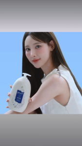 Johnsons Beauty Body Lotion - Pure Fluorescent Lotion Jasmine & White Lily Fragrance 500ml – Highly Moisturizing Glowing and Hypoallergenic for All Skin Types Large Capacity