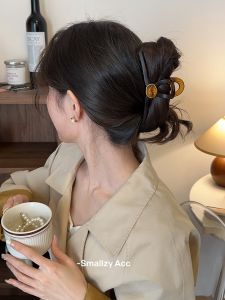 Elegant Large Size French Style Hair Claw Clip: A Stylish Vintage Accessory