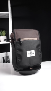 Tas Selempang OZONE 781 BRIAN Desain Korea Warna Abu Tua/Biru Gemerlap untuk Laptop/Tablet 10 inch