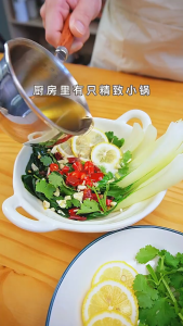 Stylish Small Pot with Wooden Handle Stainless Steel Cooking Butter Melter Oil Spoon