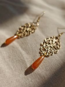 Natural Orange Dongling Jade Waterdrop Earrings Vintage Style Window Flower Carving Western Curtain Candle Light Design Hoops