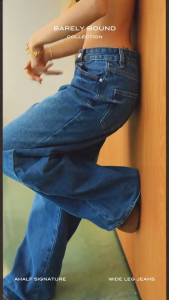 Ahalf - Signature wide-leg Jeans กางเกงยีนส์ดีเทลทรงเอวต่ำแต่งป้ายแถบโลโก้