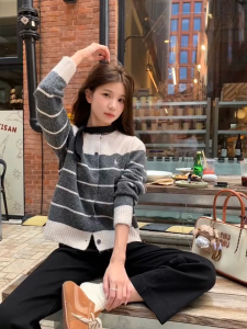 【✨✨✨】 เสื้อสเวตเตอร์คาร์ดิแกนถักลายทางคอลูกเรือลำลองเกาหลีสำหรับผู้หญิง