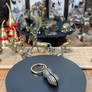 Tượng Đồng Thau Hình Hạt Đậu - Có Móc Khóa - Kích Thước 4.3cm x 1.8cm