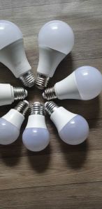 Bóng Đèn Ngoài Trời 9w (Trắng - Vàng)