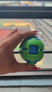 Fidget Spinner Ball 2-in-1 Interactive Toy for Stress Relief & Focus Aid 6.5x6.5CM Compact Design for Kids Adults Anti-Anxiety Finger Toy