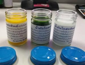 Boots OSotthip ครีมนวดกลิ่นหอมสำหรับลดความเจ็บปวดกล้ามเนื้อและข้อต่อคอ บรรจุภัณฑ์เรียบง่าย ผลิตจากน้ำมันหอมระเหย