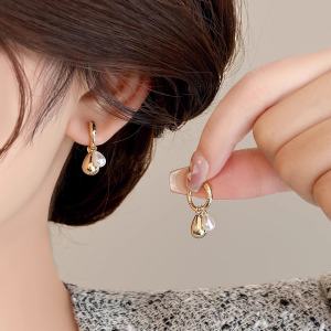 Fashionable Waterdrop Earrings Womens round Face Suitability Luxury Sensation Unique Stud Earrings Elegant Personality Jewelry