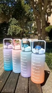 Y&M Botol Minum Pelangi Gradasi 2000 mL BPA FREE