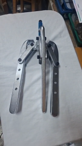 เหล็กดูด 3 ขา ดูดลูกปืน แบบขาตรง ขนาด 16 นิ้ว ยี่ห้อ Conso