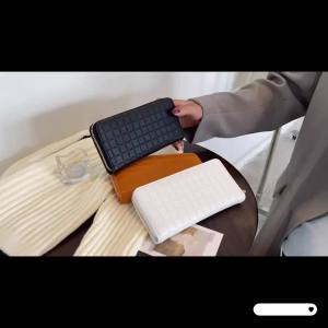 Womens Wallet Long Soft Leather Zip Large-Capacity Handbag 2021 New Fashion Simple Hand-Held Womens Card Holder